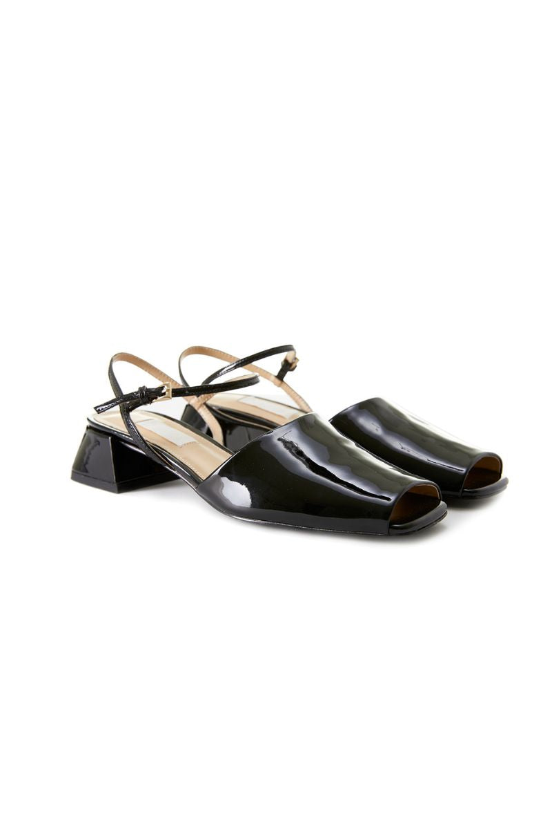 PEEP TOE SLINGBACK HEELS IN BLACK