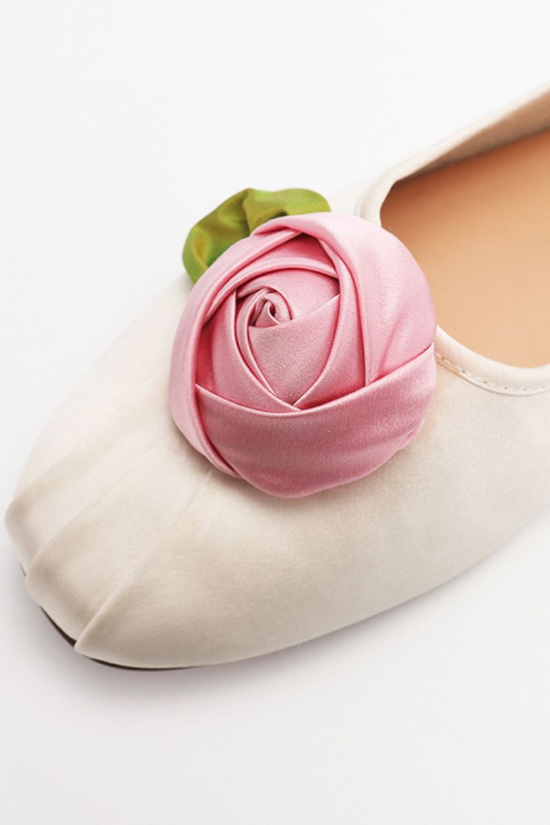 SATIN ROSE FLATS IN IVORY