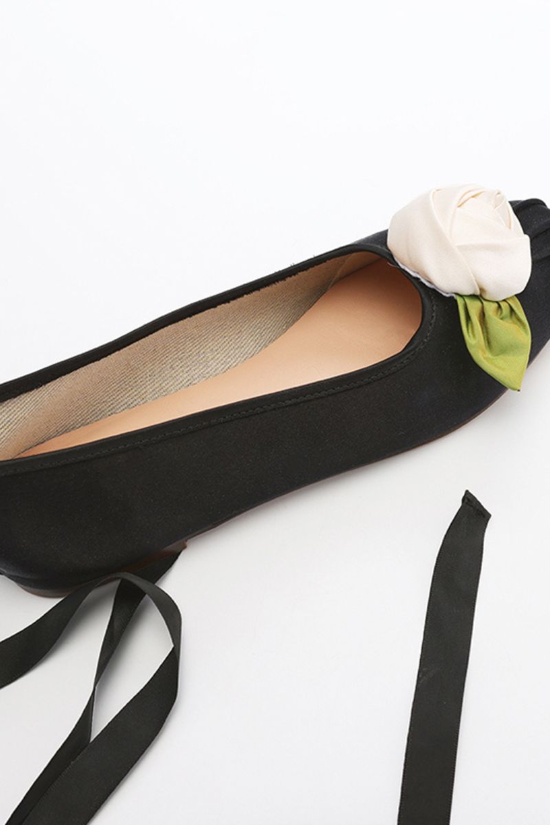 SATIN ROSE FLATS IN BLACK