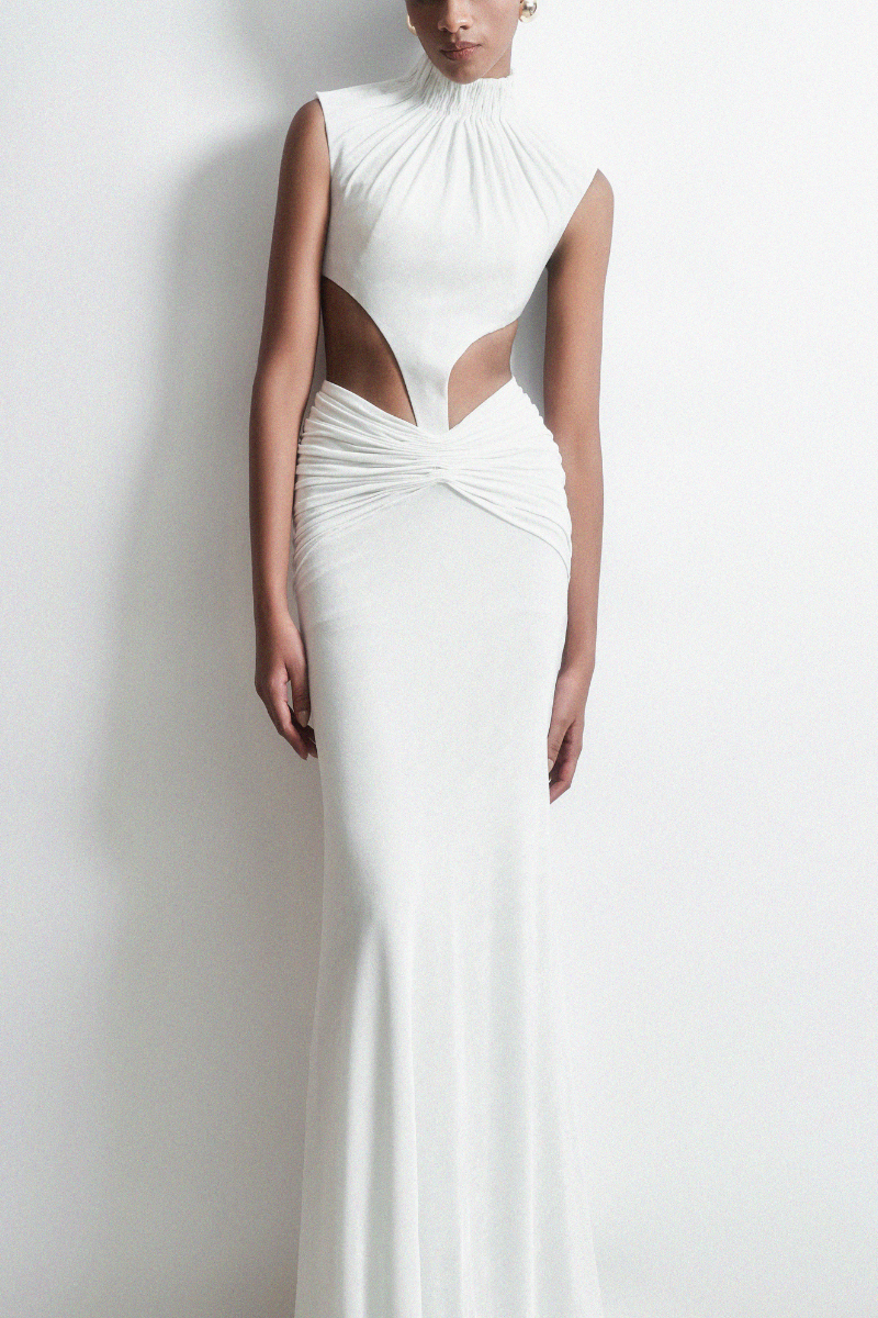 SCULPTURE SET IN WHITE