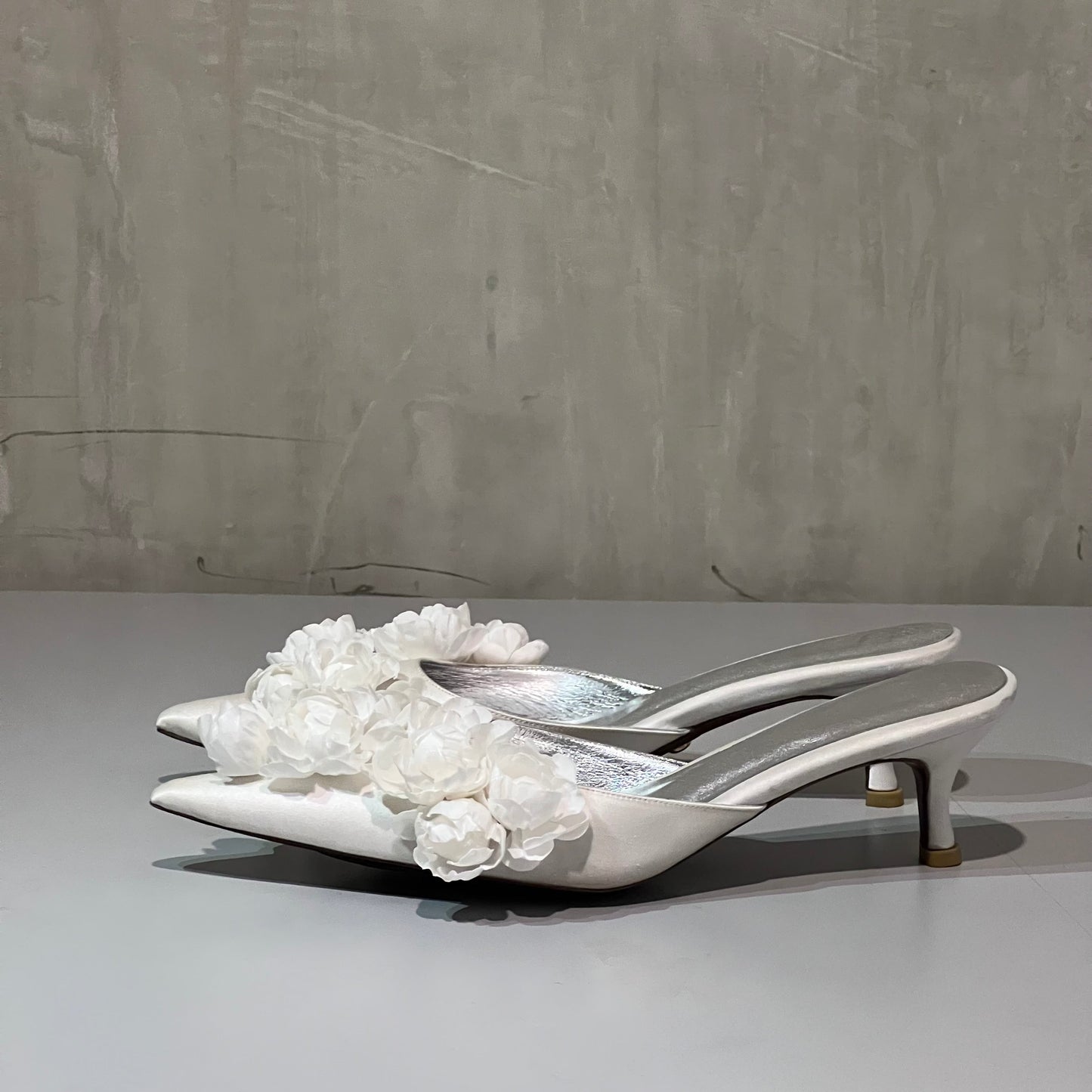 CAMELIA CREAM BLOOM HEELS