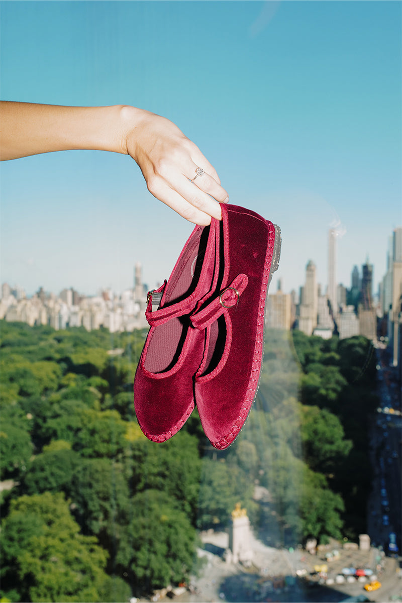 LUCRECIA MARY JANE VELVET IN BURGUNDY