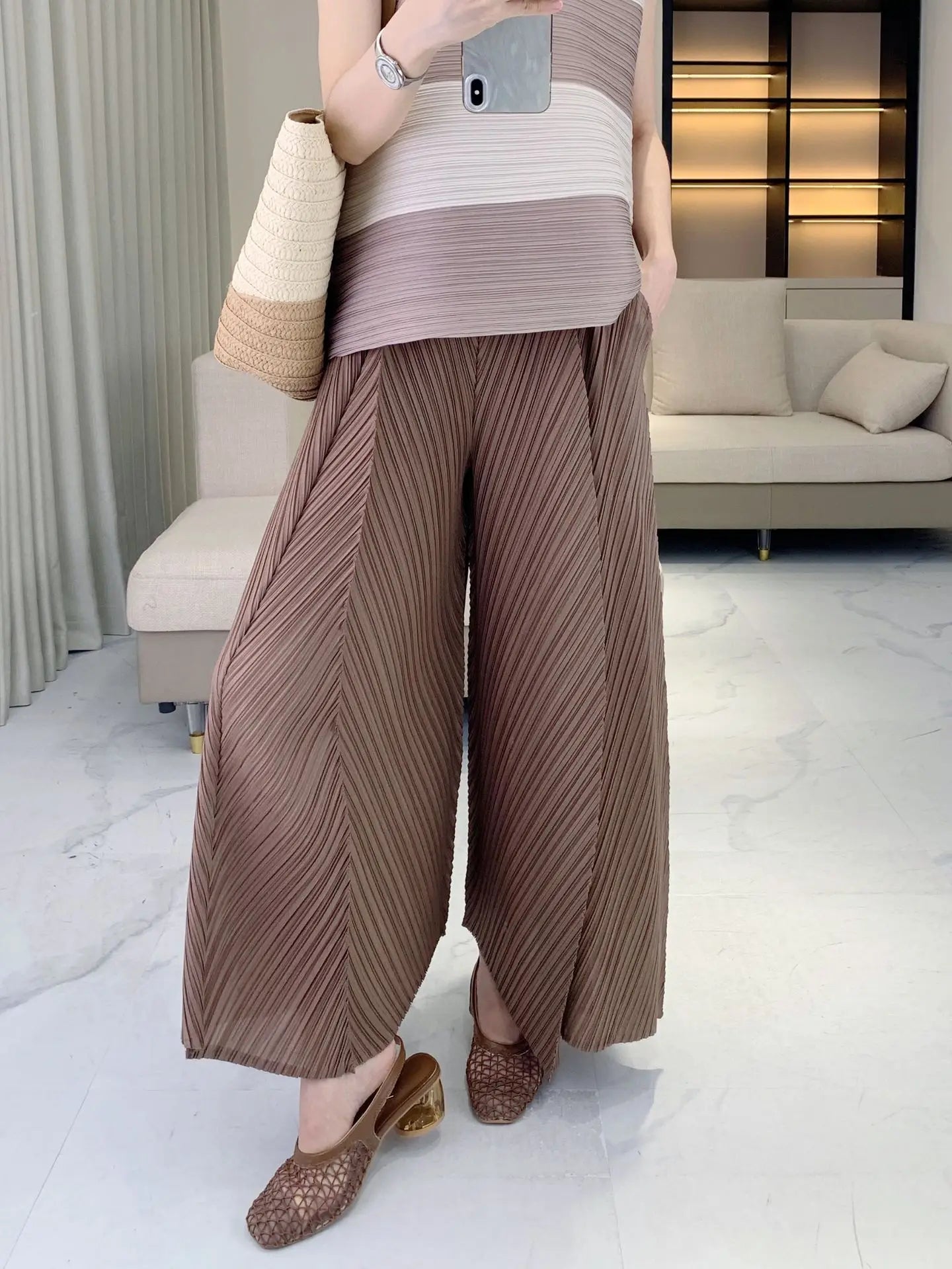 Casual Luxe Wide-Leg Plissé Pants