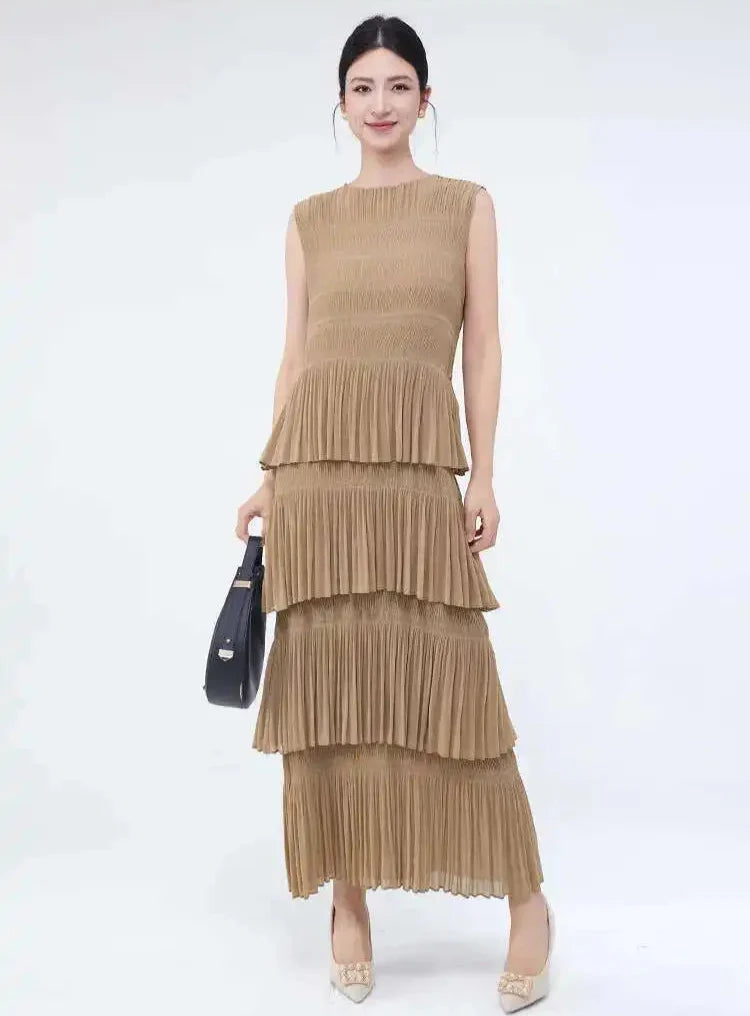Elegant Plissé Sleeveless Dress