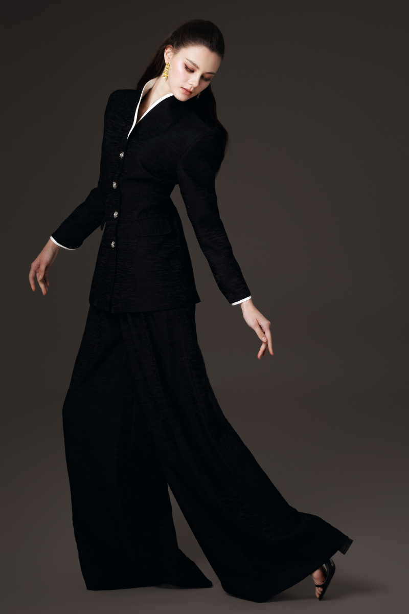 HIGH COLLAR FITTED BLAZER & WIDE-LEG TROUSERS SET