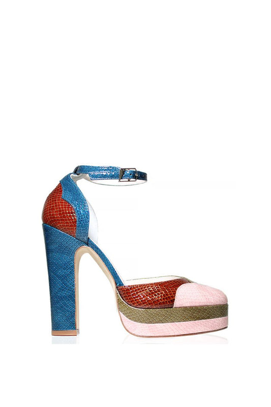 LILY HEELS IN NEW YORK 70S