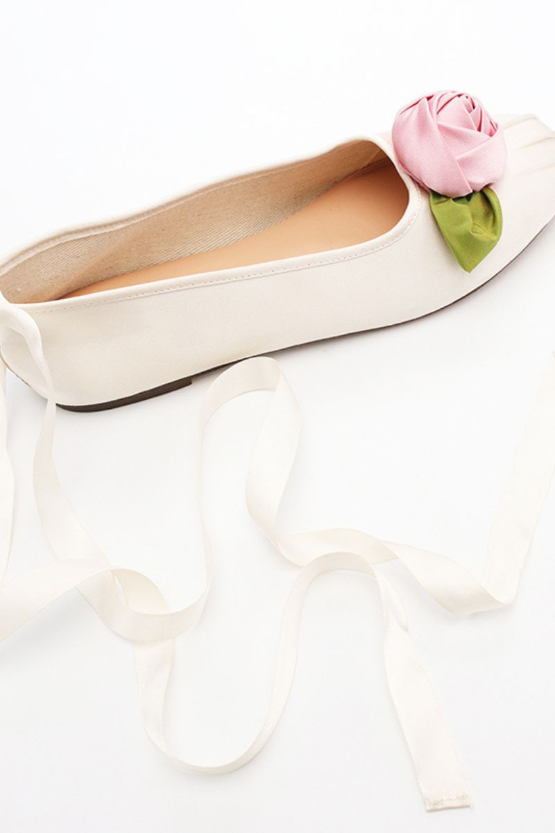 SATIN ROSE FLATS IN IVORY