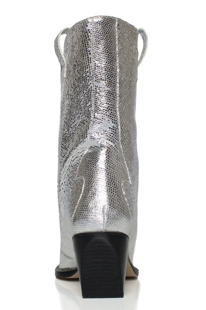 DALLAS COWBOY BOOTS IN SILVER