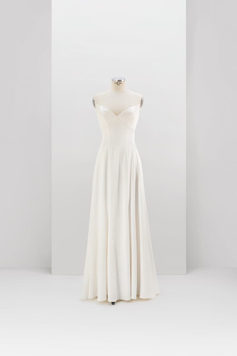 MINIMALISTIC SIMPLE GOWN WITH REMOVABLE MERINGUE FLOUNCES TRAIN