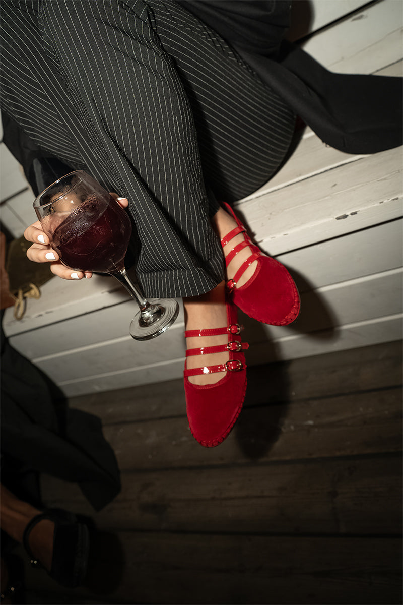 MINA FLAT IN RED