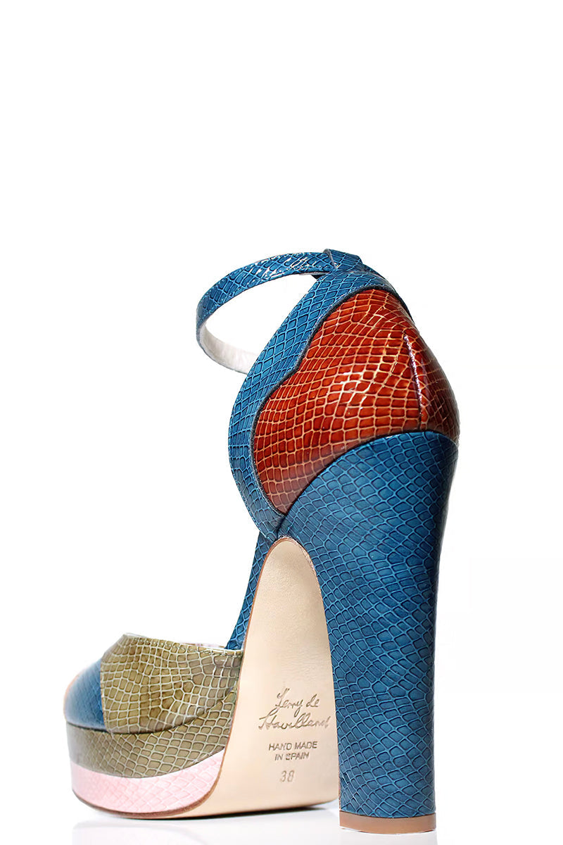 LILY HEELS IN NEW YORK 70S