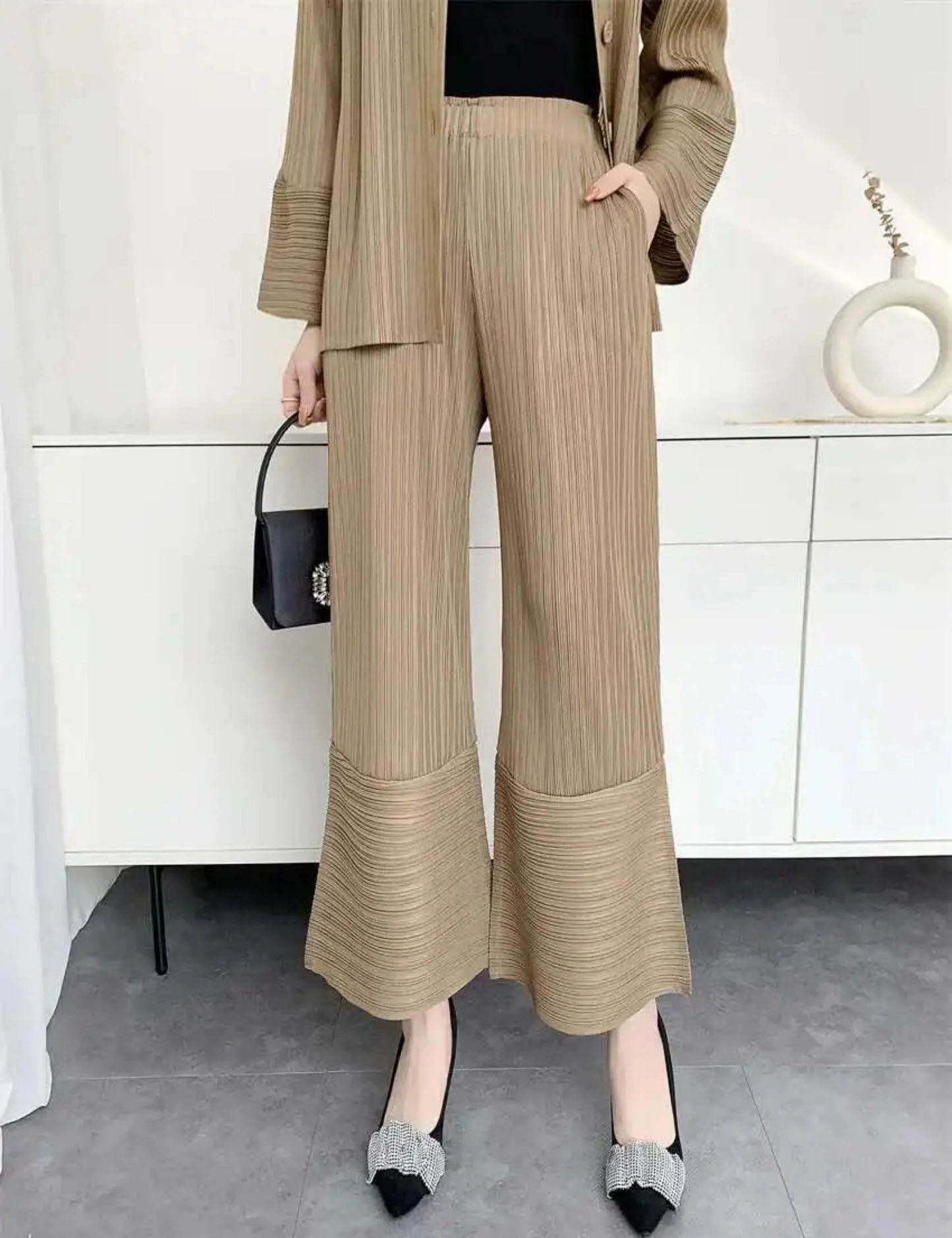 Elegant Plissé Pocket Wide Leg Pant