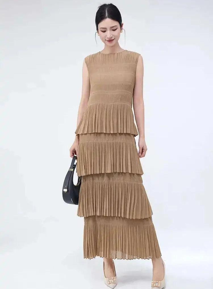 Elegant Plissé Sleeveless Dress