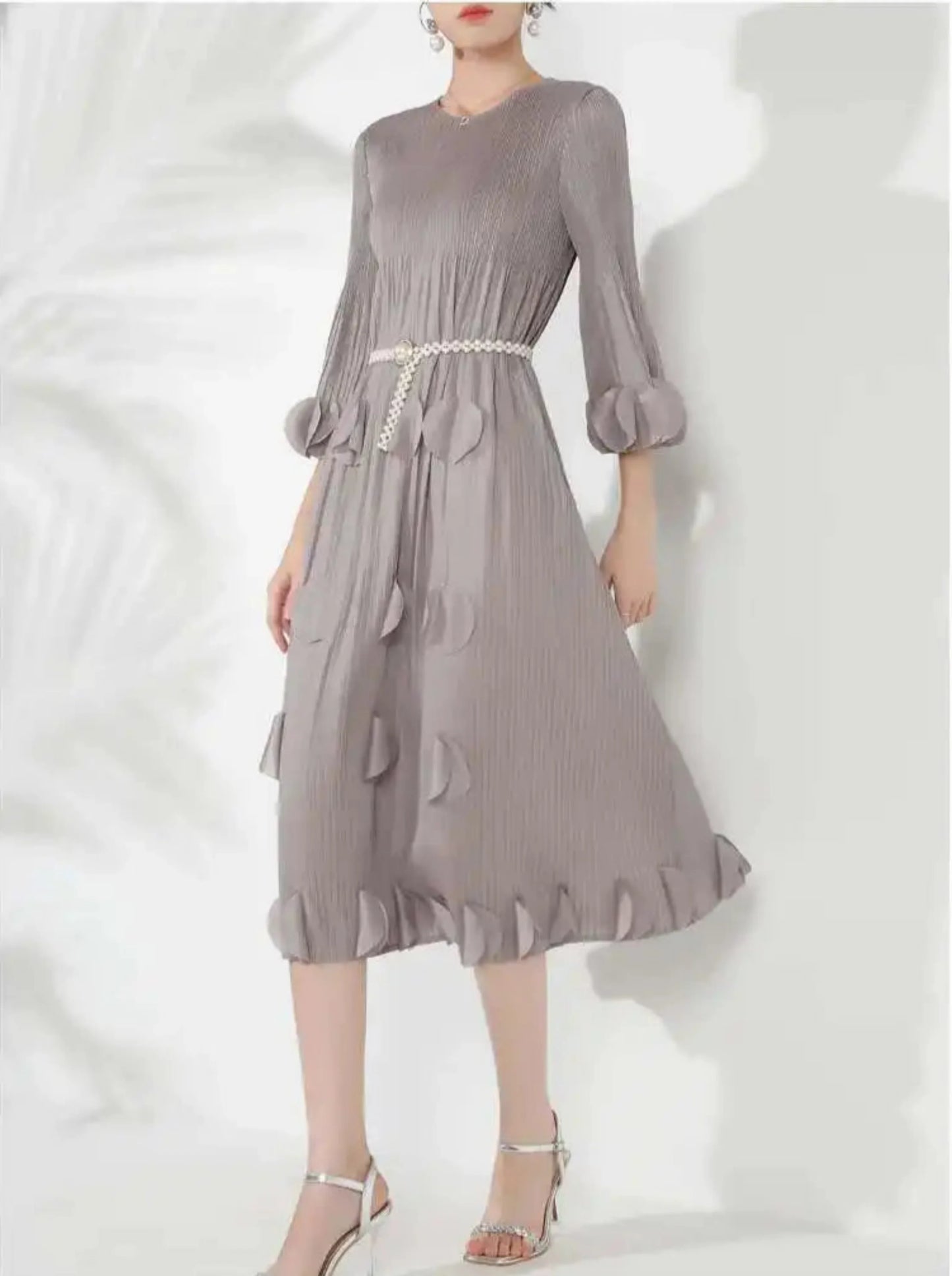 Premium Plissé 3/4 Sleeve Midi Dress