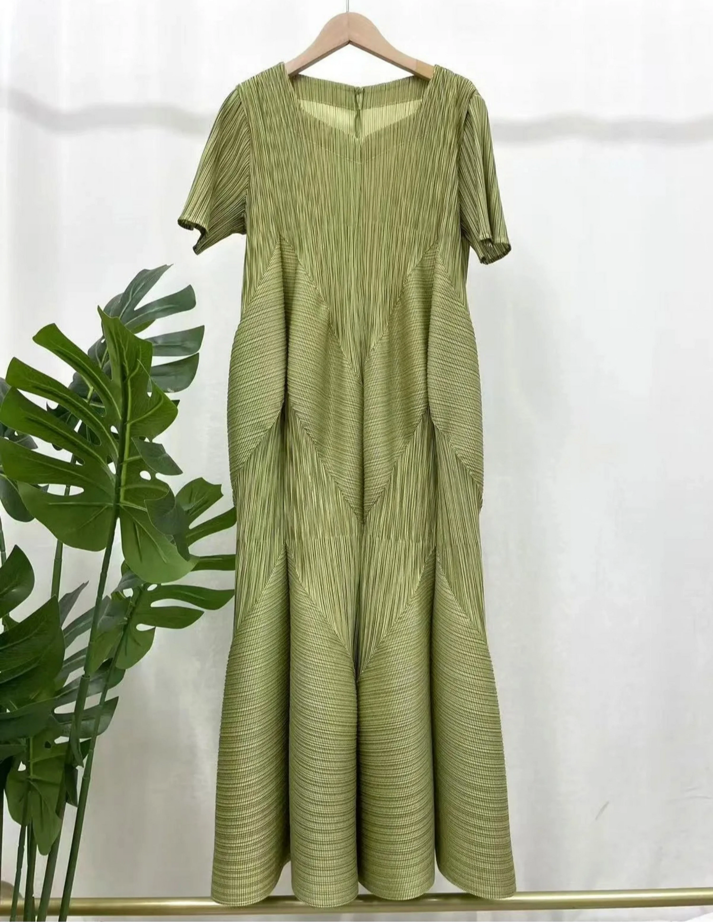 Truly Pleated Short Sleeve Dress