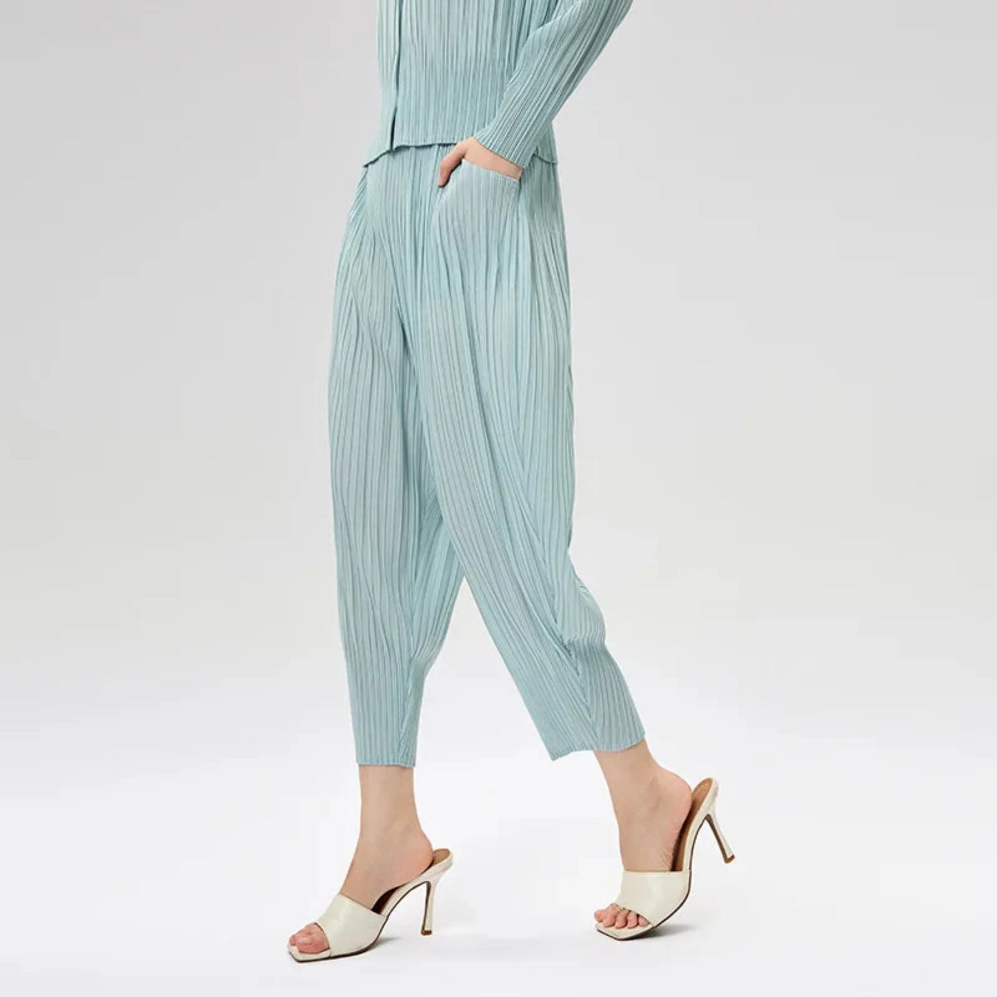 Luxe Truly Pleated Cropped Pants