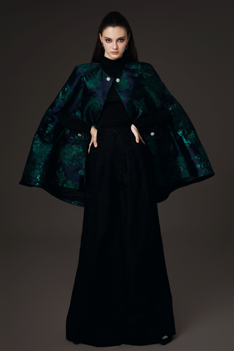 TURTLENECK LONG-SLEEVE TOP WITH WIDE-LEG TROUSERS AND CAPE SET