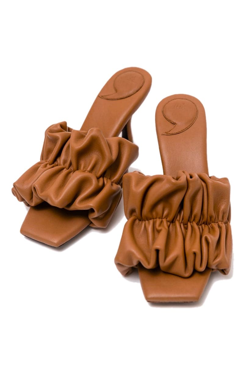 POPPY CARAMEL MULES