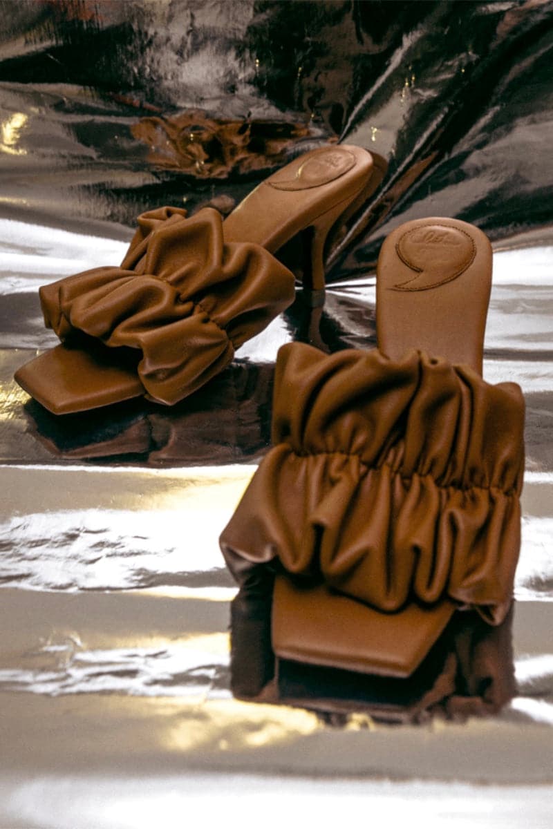POPPY CARAMEL MULES