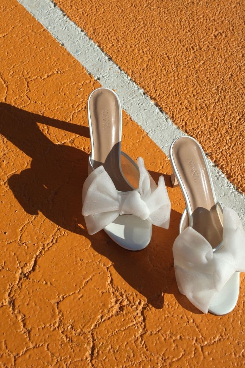 WHITE PATENT BOW MULES