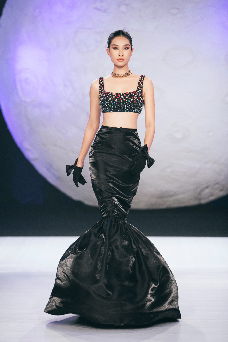 QUEEN RHINESTONE TOP AND SKIRT SET